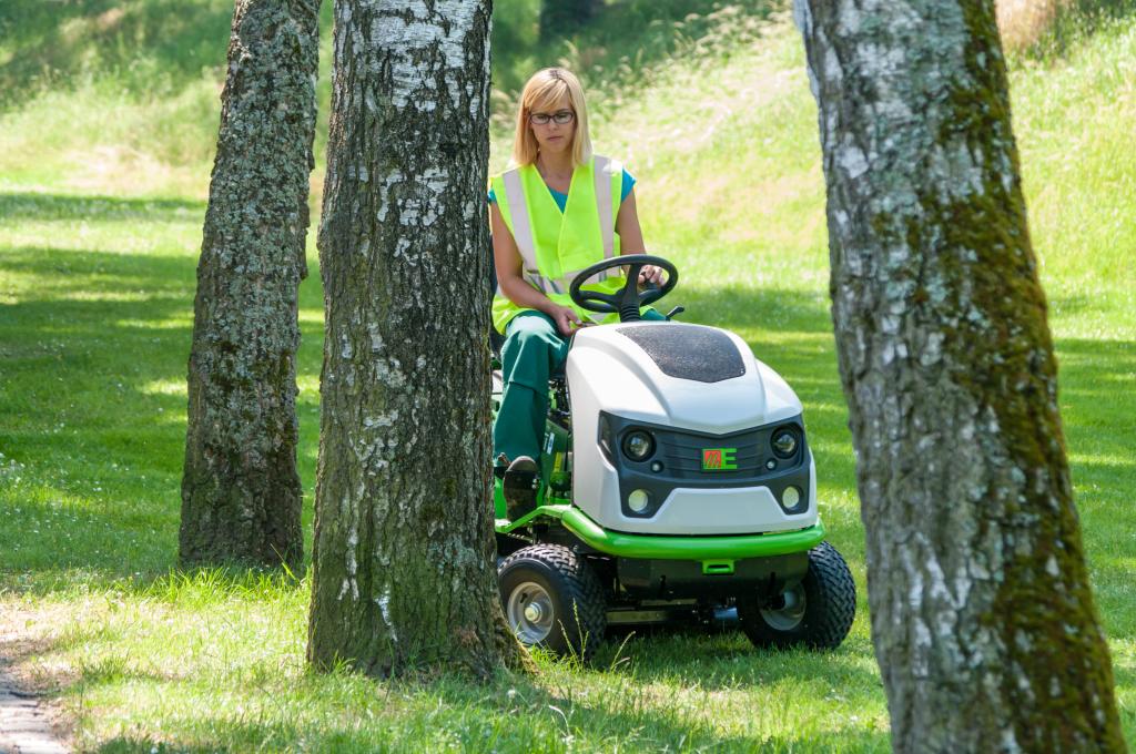 Etesia ride on sale mower