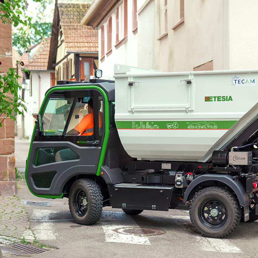 et-lander waste bins collection tipper in a small city
