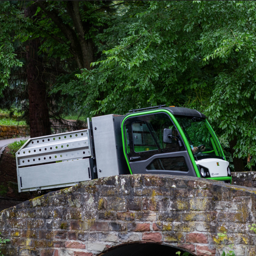 et lander on a narrow bridge
